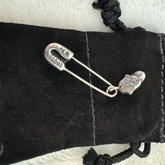 Chrome Hearts Rolling Stones
Tongue Pendant W/Diamond W/ CH Sterling safety Pin - Picture 5 of 5